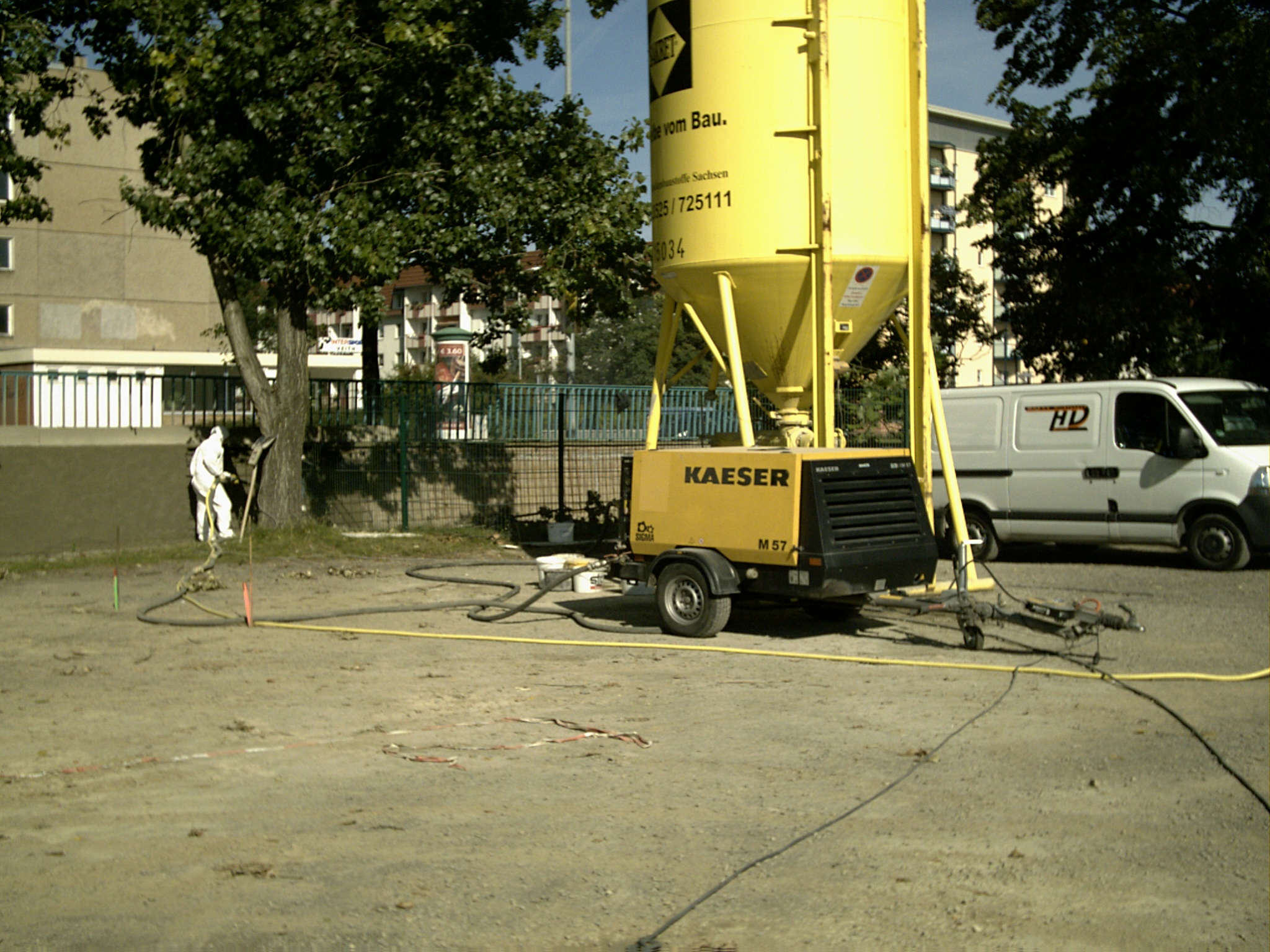 Ansicht Baustelle mit Silo für Spritzbetonarbeiten