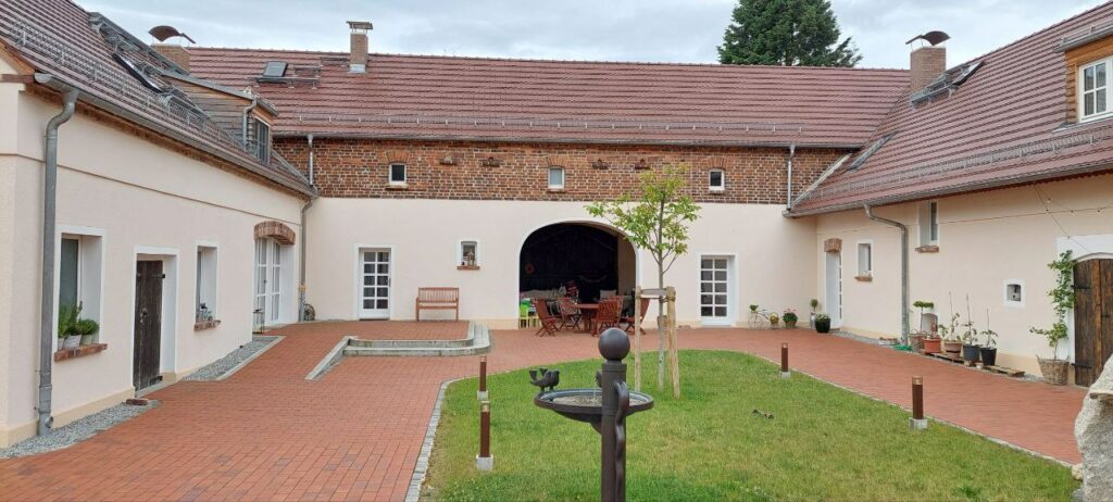 Innenansicht 4-Seiten-Hof nach der Altbausanierung