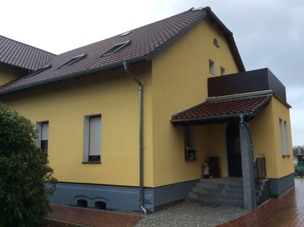 neues Dach, Fassade, Vordach, Granitstufen